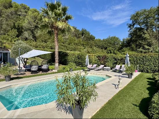 Saint-Paul de Vence: flat land, peaceful and green surroundings