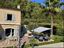 Saint-Paul de Vence: flat land, peaceful and green surroundings