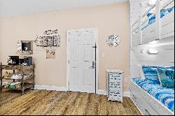 Updated Studio Condo With Sleeping Bunks Near Beach