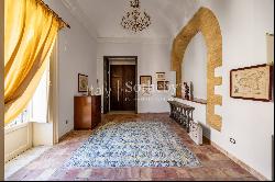 Elegant penthouse in the historic center of Palermo