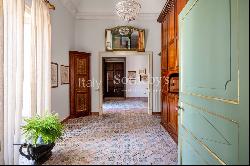 Elegant penthouse in the historic center of Palermo