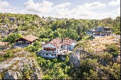 Villa facing west with a fantastic view of the ocean