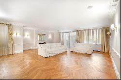 Elegant three bedroom apartment in prestigious location