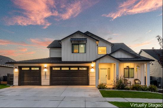 4 bed, Flex space & a 1,000sq. ft. 5 CAR GARAGE!