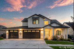 4 bed, Flex space & a 1,000sq. ft. 5 CAR GARAGE!