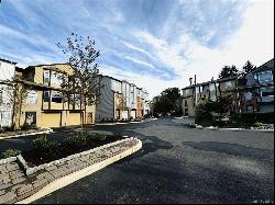 NANUET, NY CONDO IN THE HAMLETS-KNOLLS EAST II