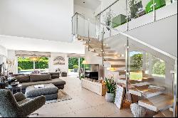 Magnificent contemporary property, hidden from view