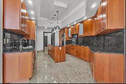 60 Edgewater Dr Unit PH2D, Coral Gables FL 33133