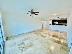 15051 Royal Oaks Ln Unit 2205, North Miami FL 33181