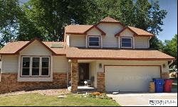 801 Driftwood Drive, Papillion NE 68046