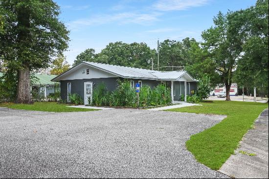 10 S 4Th Street, Defuniak Springs FL 32435