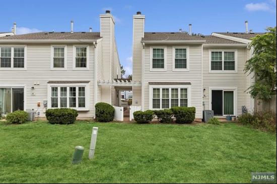 30 Almond Drive, Franklin NJ 08873