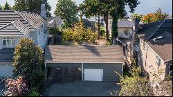 5643 Pleasure Point Lane SE, Bellevue WA 98006