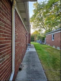 35651 Ellsworth Drive, Sterling Heights MI 48312