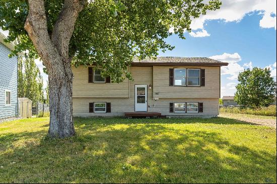 607 Bluebird Dr, Box Elder SD 57719