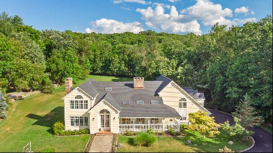 Charming Colonial Home with Stone Cottage in Lower Weston