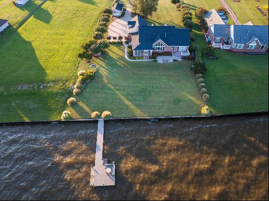 EASY WATERFRONT LIVING