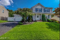 48 Gladiola Drive, Howell NJ 07731