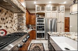 Newly Remodeled 2-Story in Gated Community Near Ski Resorts