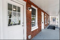 Traditional Townhouse in Jonathan Street Area