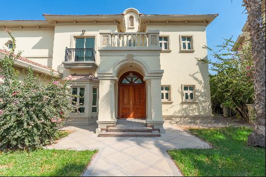 Four-Bed Villa by the Lake in Jumeirah Islands