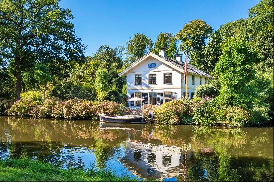 Estate located on the river Vecht Breukelen