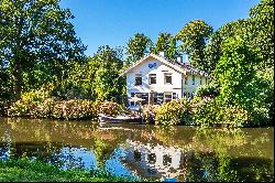 Estate located on the river Vecht Breukelen