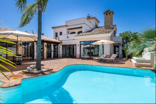 Independent villa with private swimming pool in La Juliana