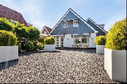 Exclusive Villa with Guesthouse on the Waterfront near Amsterdam