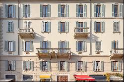 Multi-level bright apartment in Brera