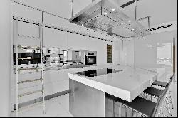 10 Venetian Way, #2504, Miami Beach, FL