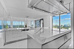 10 Venetian Way, #2504, Miami Beach, FL