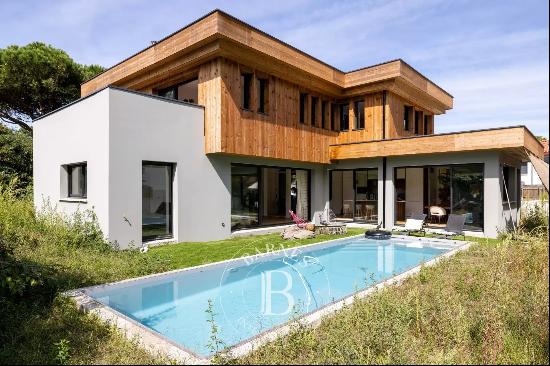 ANGLET, CHIBERTA 215 SQ.M CONTEMPORARY HOME