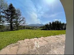 URRUGNE, 280 sqm HOUSE WITH PANORAMIC VIEW OF THE MOUNTAINS