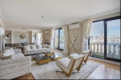 Paris 8th District – A magnificent 2-bed apartment