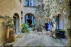 Private historical mansion in the Aix en Provencecountryside