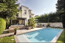 Sceaux – A renovated 4-bed property with a swimming pool