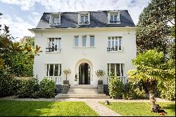 Sceaux – A renovated 4-bed property with a swimming pool