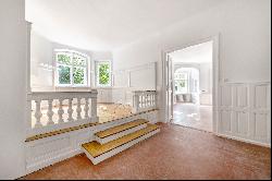 With lots of potential: Stylish old villa from 1900 on leasehold for modernization