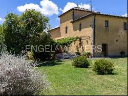 Tuscan Leopoldina villa in Montefollonico