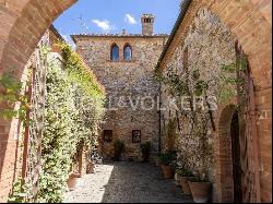 Tuscan Leopoldina villa in Montefollonico