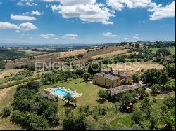 Tuscan Leopoldina villa in Montefollonico