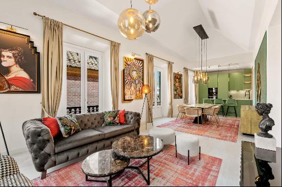 Luminous penthouse completely refurbished next to the Cervantes Theatre, Malaga historic 