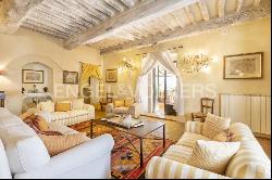 Exclusive historical complex in Val d'Orcia