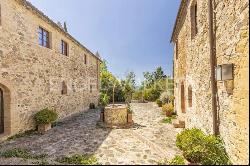 Exclusive historical complex in Val d'Orcia