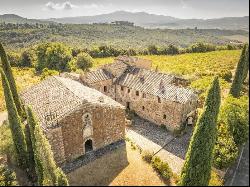 Exclusive historical complex in Val d'Orcia