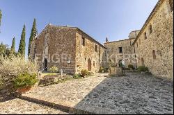 Exclusive historical complex in Val d'Orcia