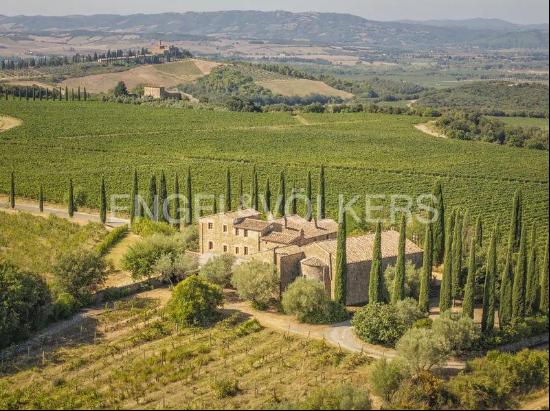 Exclusive historical complex in Val d'Orcia