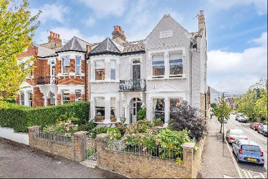 South facing 6 bedroom semi-detached double-fronted early Edwardian house with a double ga