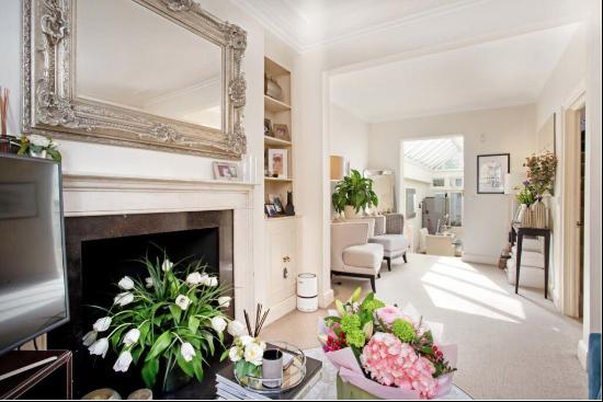 Beautifully presented three bedroom house to rent in Chelsea SW3